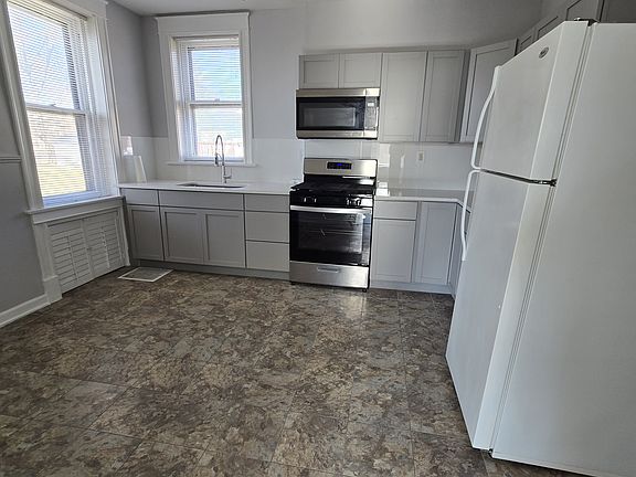 3rd image of 4906 Seibert Ave #1