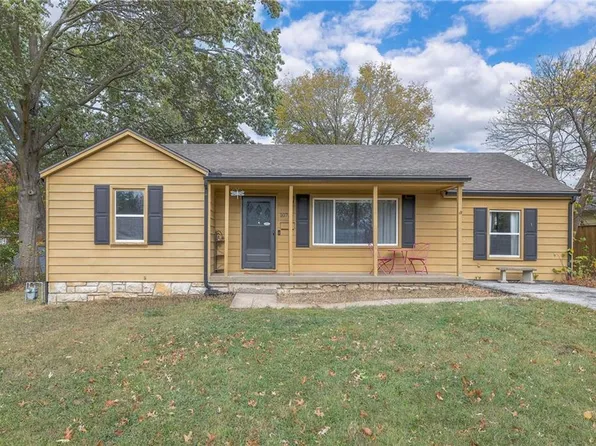 10714 Sharon Ln, Shawnee, KS 66203
