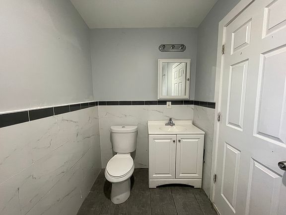5th image of 155 S Essex Ave Floor 1