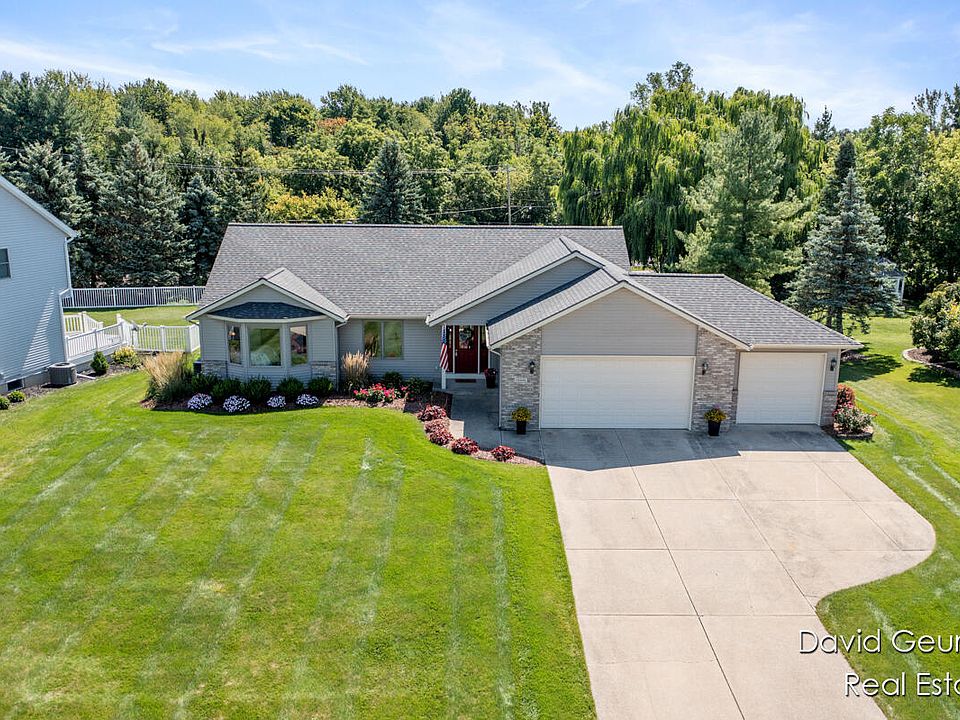 1st image of 10446 Hunters Creek Dr