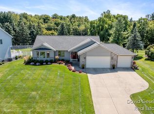 10446 Hunters Creek Dr, Zeeland, MI 49464
