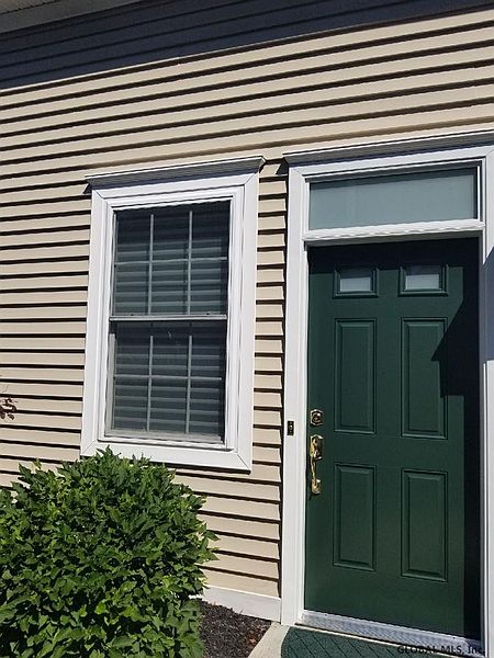 3rd image of 1112 WESTERN Avenue #1