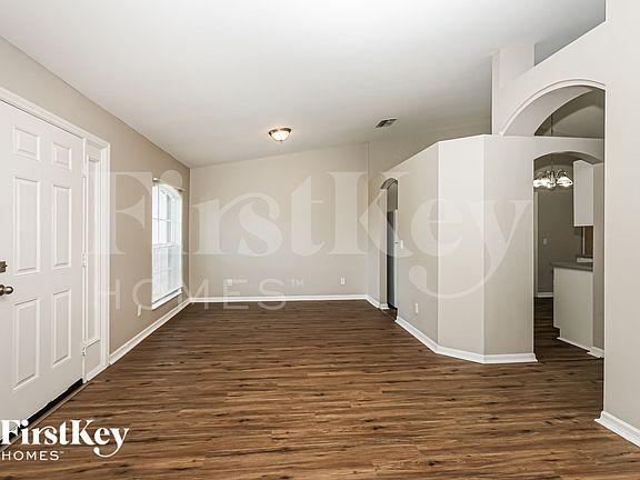 3rd image of 541 Hawthorne Ave S