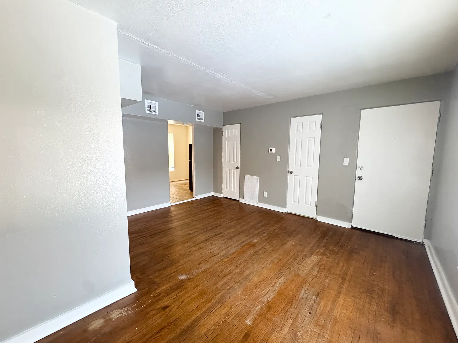 2042 NW 25th St — Photo 4