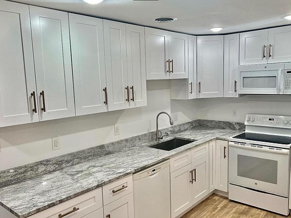 5th image of 515 Hillman St