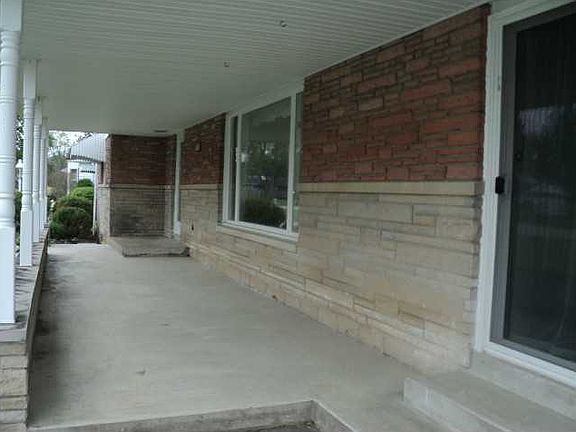 4th image of 222 E Park Dr