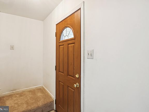 5th image of 25 Blackburn Ct