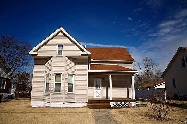 1st image of 951 E Leonard St