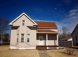 951 E Leonard St, Staunton, IL 62088