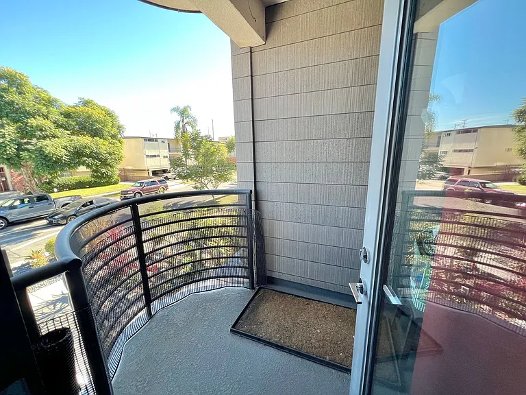 mid374 — Photo 8