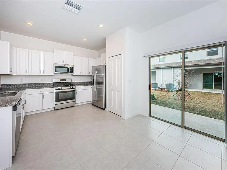 8327 Crescent Oaks Dr — Photo 19