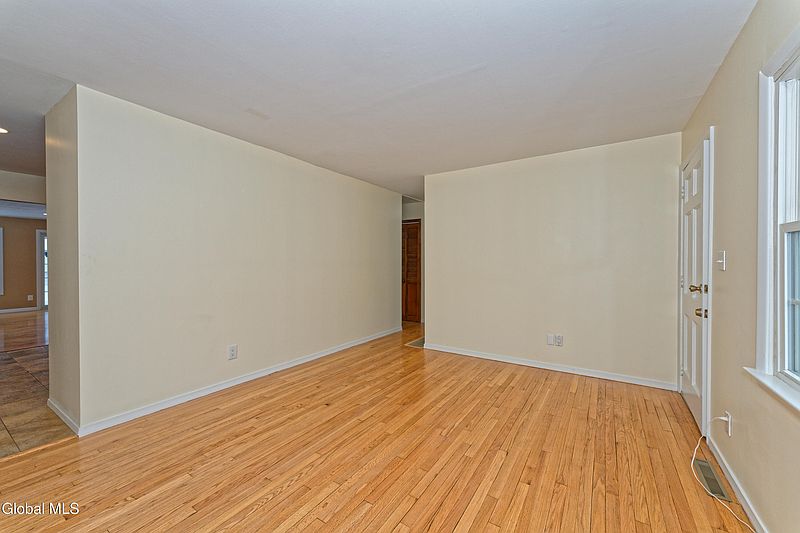 4th image of 26 Mildred Lane
