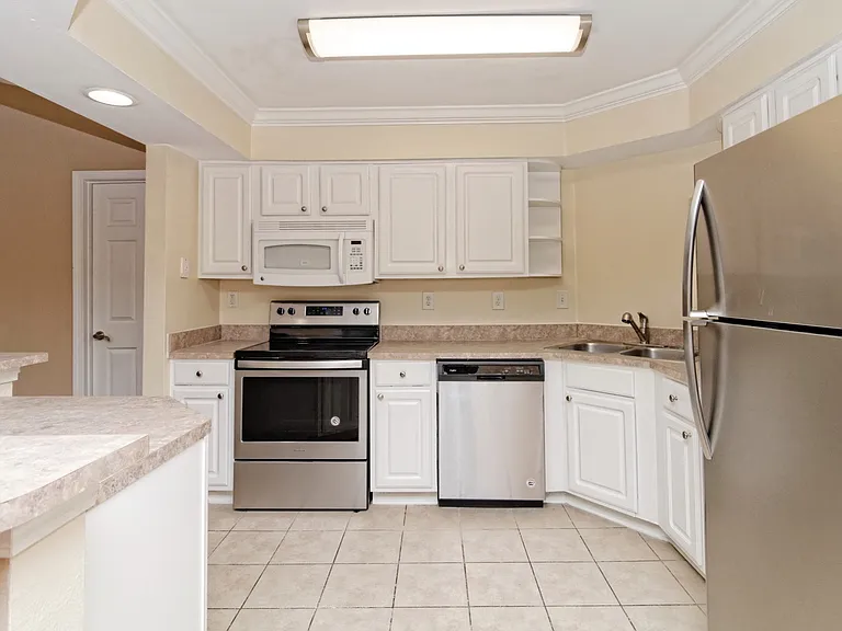 380 Marshland Rd #D28 — Photo 5