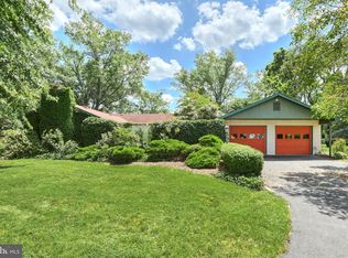 5516 Lake Dr, Spring Grove, PA 17362