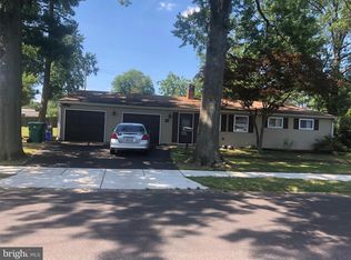 31 Gun Rd, Levittown, PA 19057