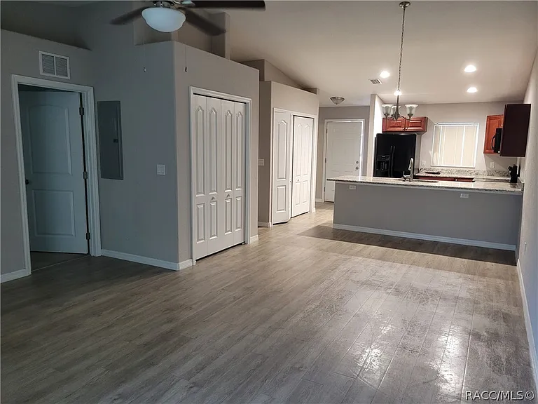 9503 N Travis Dr — Photo 6