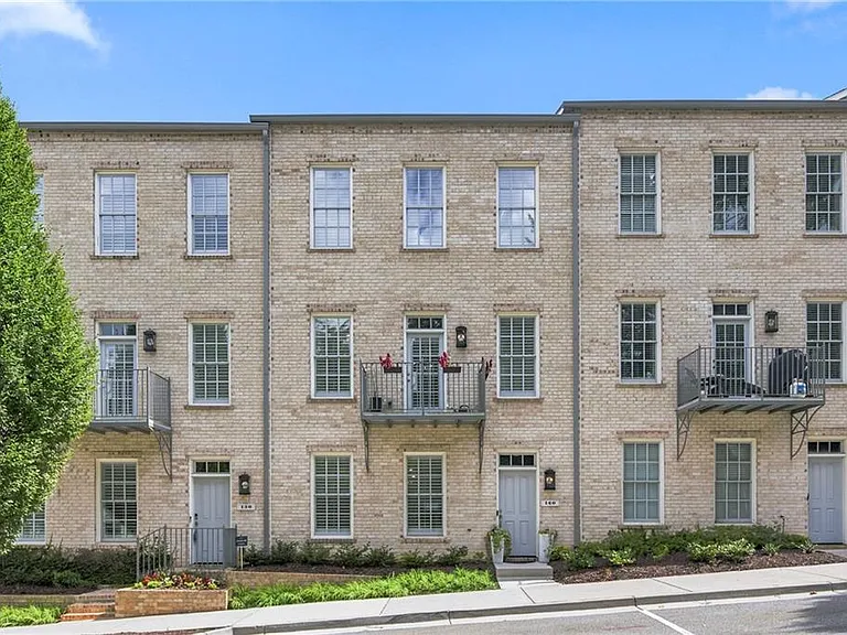 140 Clover Ct — Photo 1