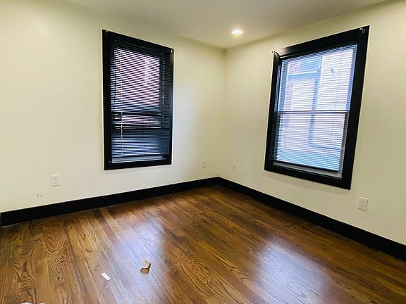4th image of 75 Vroom St #1E