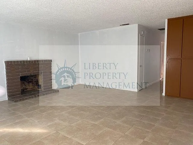 Building Photo - 9025 Cherbourg Way
