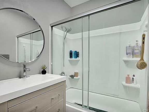 4th image of 2478 E 7th St
