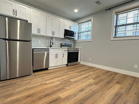 4th image of 29 S 2nd St #401