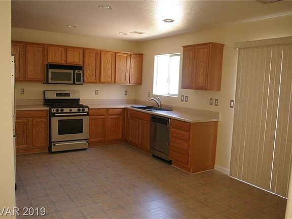 4th image of 1422 Louisiana Lakes Ave