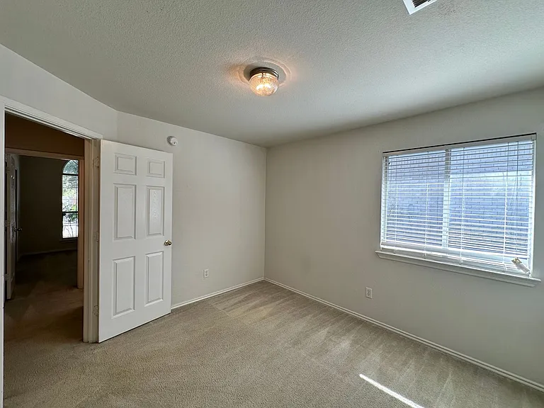 4700 Sydney Harbour Ct — Photo 32