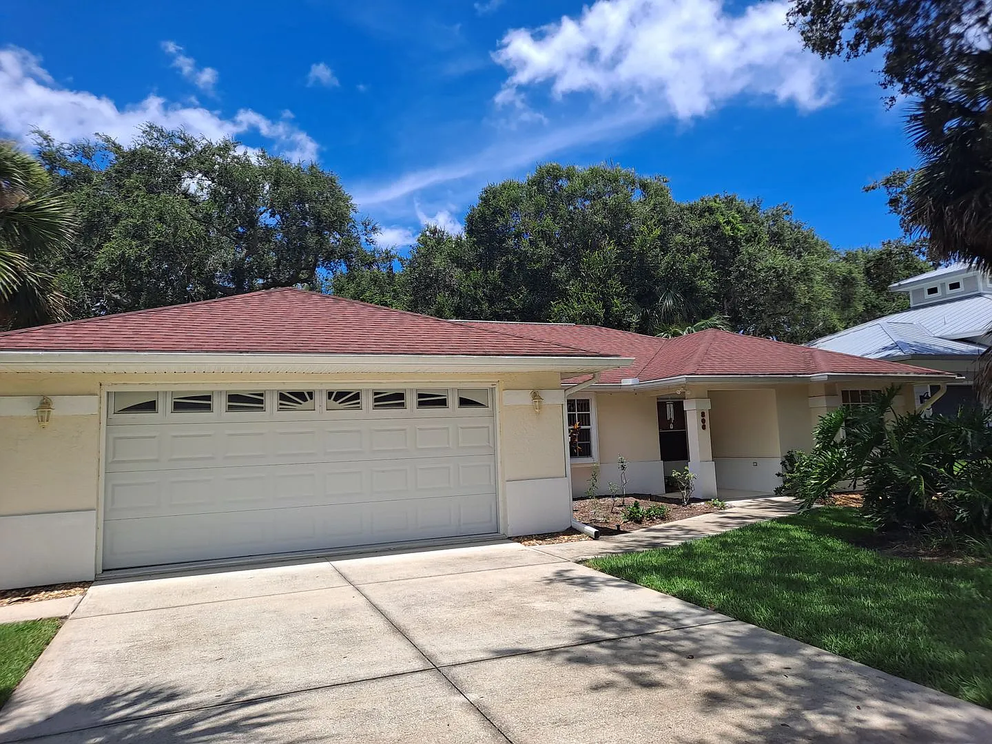 Beachside Nsb Furnished Rental Available Monthly! — Photo 2