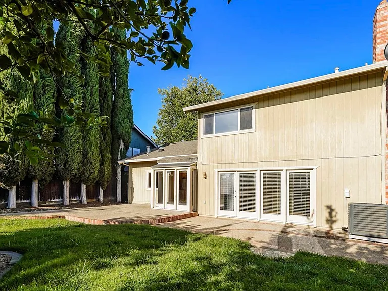 2844 Tiffany West Way — Photo 2