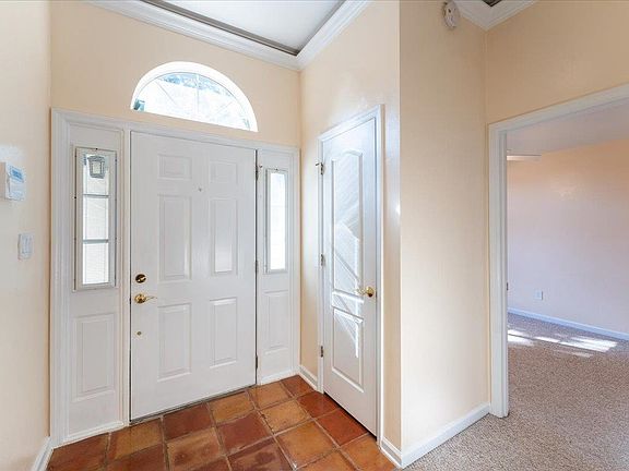3rd image of 318 Gawain Ln