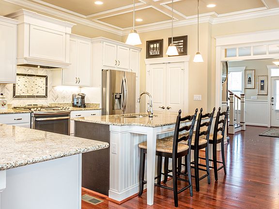 Island w/ Upgraded Granite