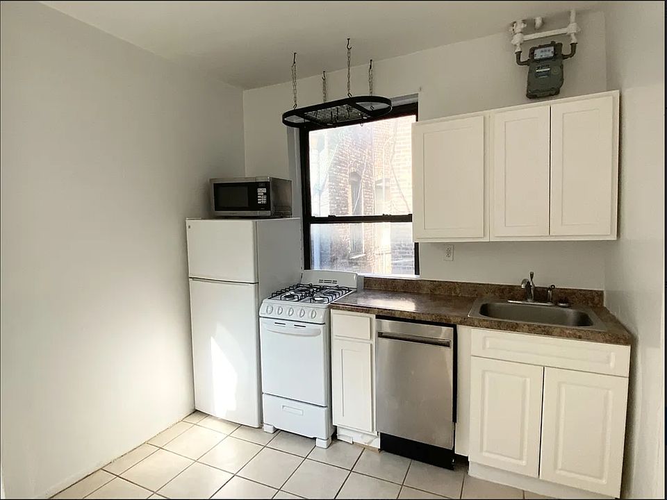 2nd image of 241 W 15th St APT 5FW