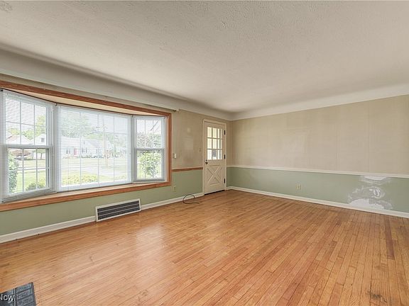 4th image of 4543 Angela Dr