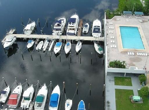 3rd image of 18071 Biscayne Blvd APT 1902-3