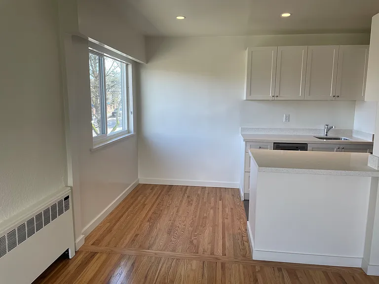 1925 Maple St #8 — Photo 9