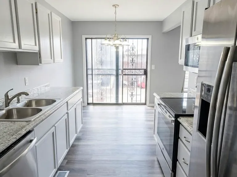 201 S Allison St #2 — Photo 5