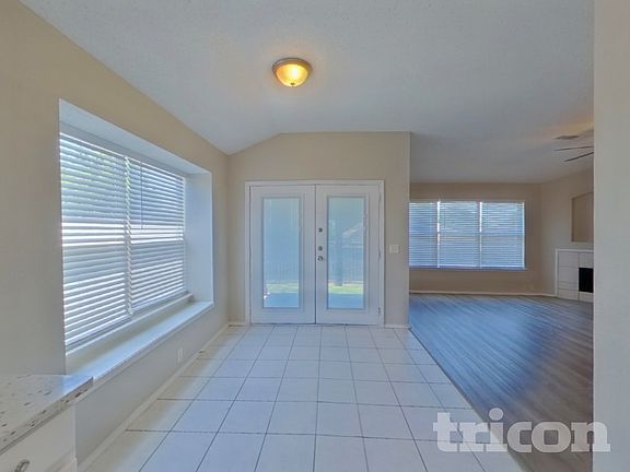 5th image of 1619 Columbia Dr