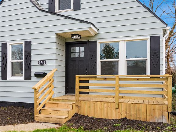 4th image of 1742 Oakwood Ave