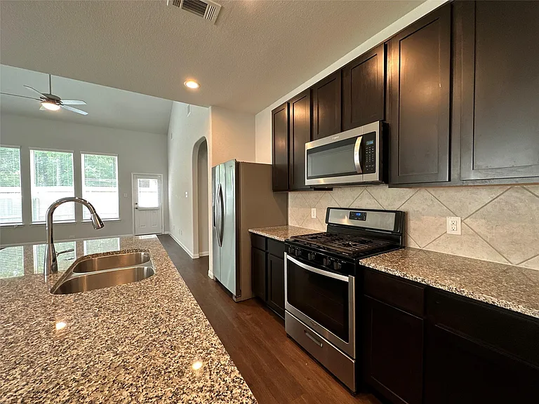 2611 Hoffman Ln — Photo 6