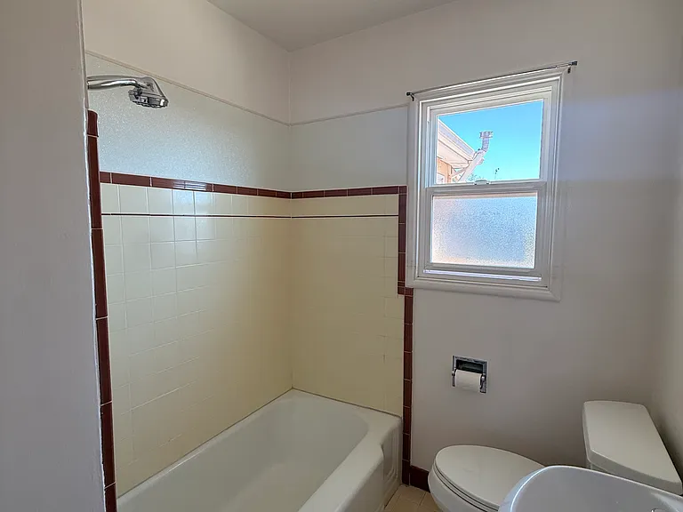 2556 Grant Ave — Photo 15