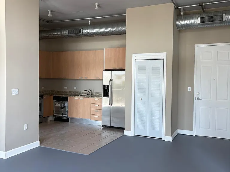 2100 Van Buren St #322 — Photo 4