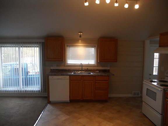 4th image of 1604 Thomas Ct APT 5