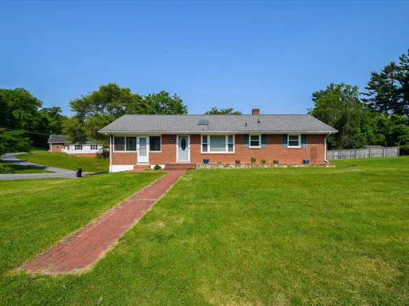 1008 Ridgecrest Dr, Roanoke, VA 24019