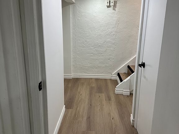 4th image of 240 Parkview Hill Cres #2