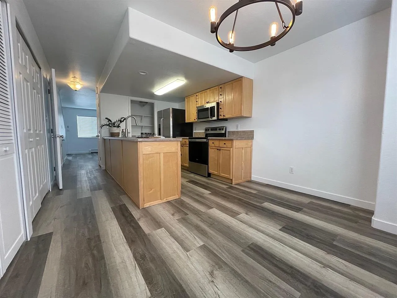 3 bed, 1.5 bath, 1204 sqft, $1,700 — Photo 3
