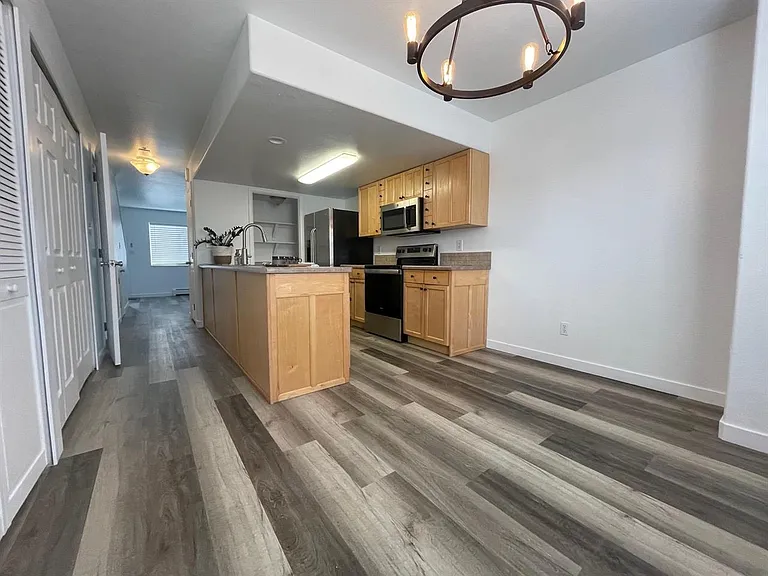 254 Beacon Ct #5 — Photo 3