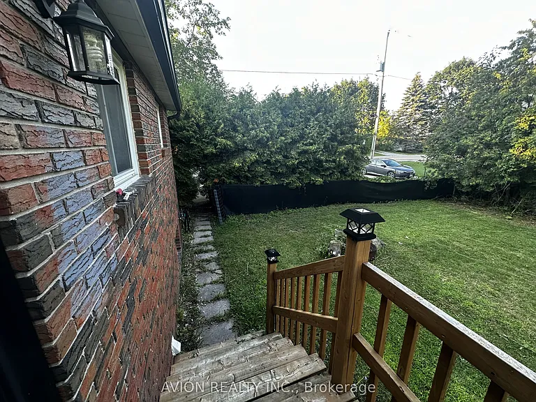 51 Windsor Dr — Photo 3
