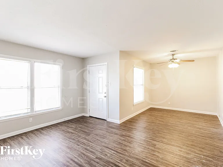 3516 Revere St — Photo 2