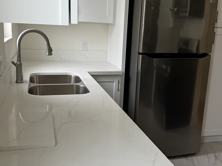 737 N Ridgewood Pl #741-1/2 — Photo 12