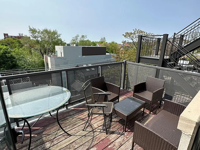 1649 W Cortland St — Photo 44